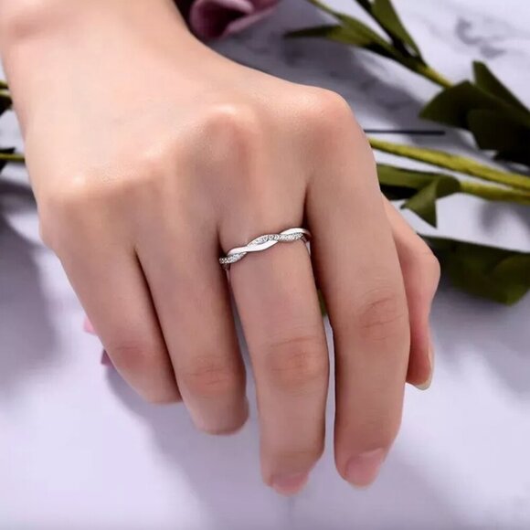 NEW 18k White Gold Diamond Ring Band Dainty Ring Twist Band - Picture 3 of 6